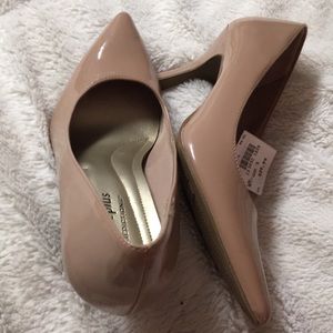 Nude Patent Pumps